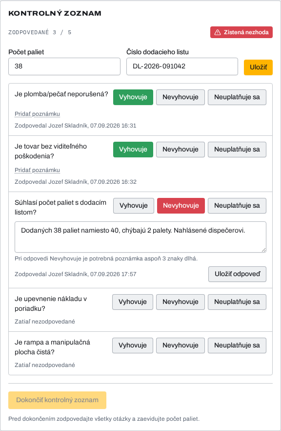 Kontrolný zoznam na tablete s povinnou poznámkou pri nezhode.